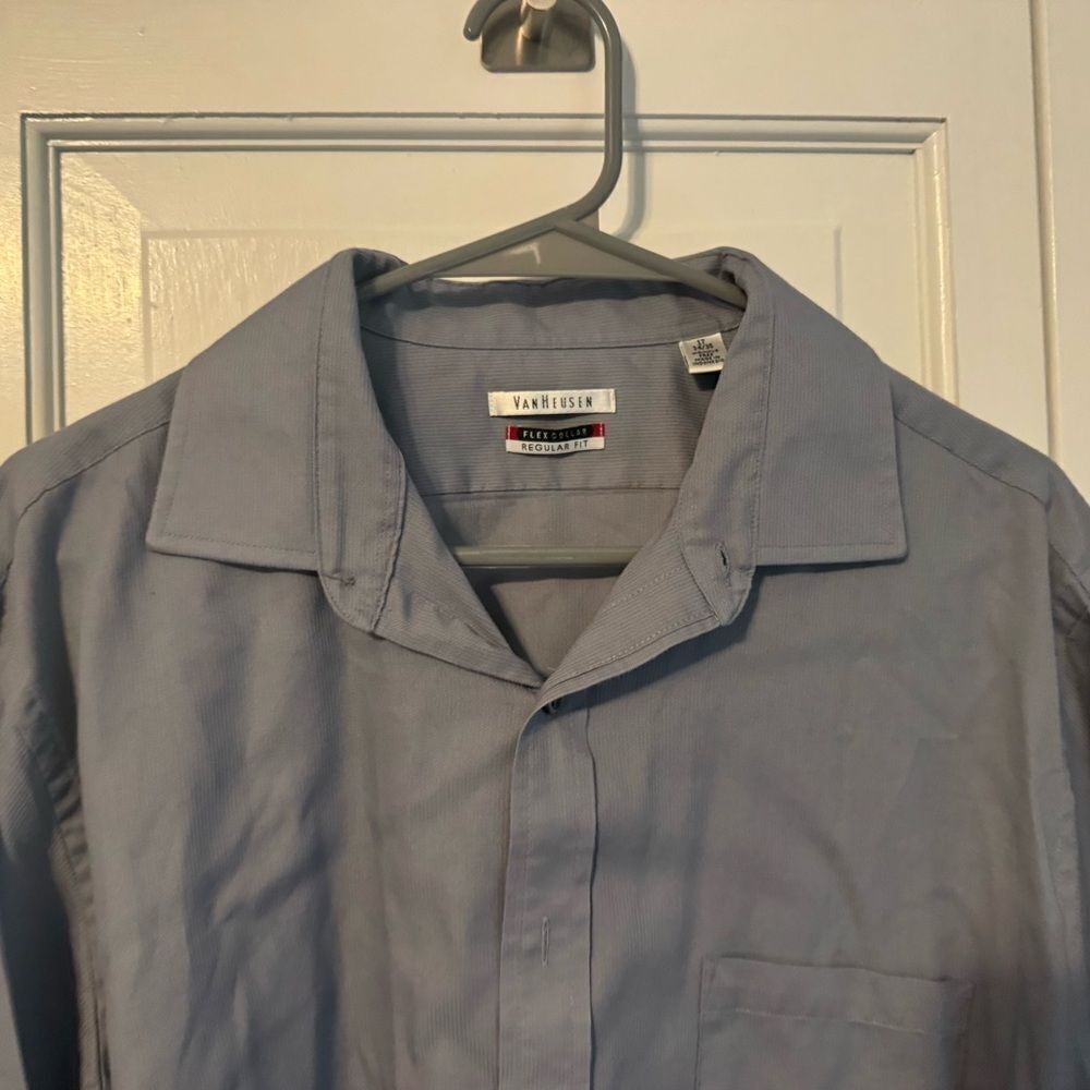 Van Heusen Men’s Traditional button down, like new. 17 34/35